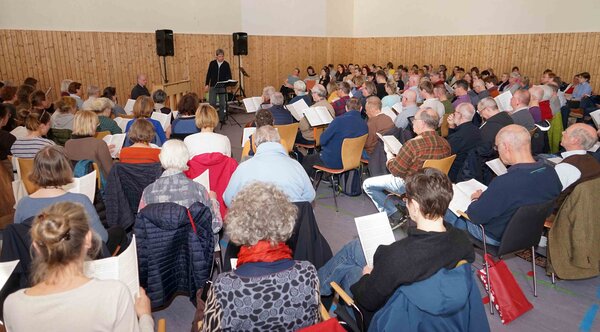 Sängerinnen und Sänger der Kantorei Demmin und des Bachchores Stralsund 