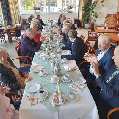 Bild vergr&ouml;&szlig;ern: Angeregter Gedankenaustausch während der AG-Sitzung