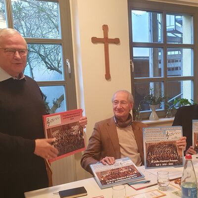 Bild vergr&ouml;&szlig;ern: Jubiläums- und eine Jahreschronik von 2025