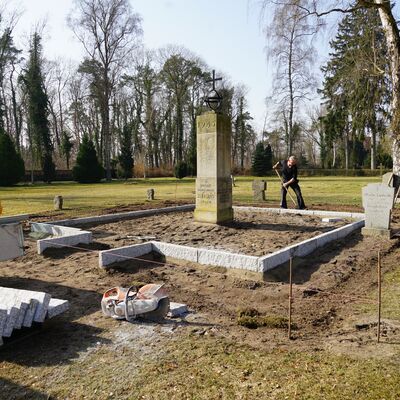 Bild vergr&ouml;&szlig;ern: Sanierung 45-er Gräberfeld