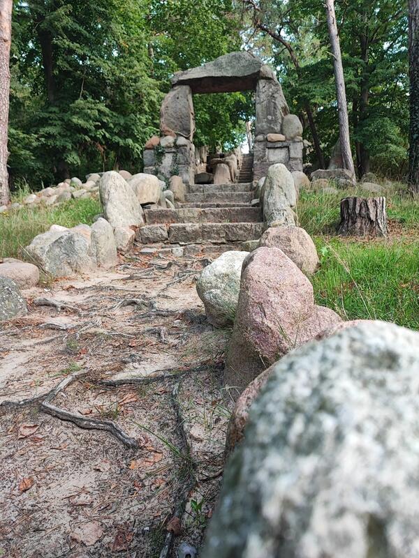 Bild vergrößern: Ulanendenkmal